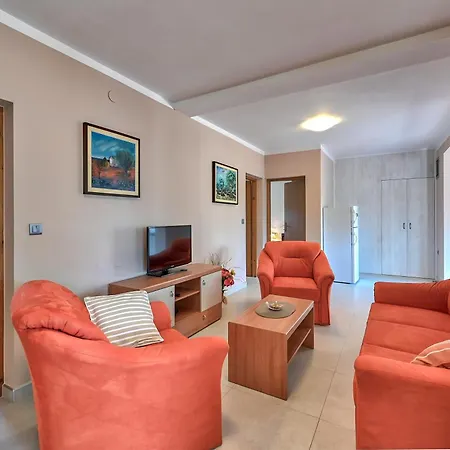 Apartment Teuta_commodious At The